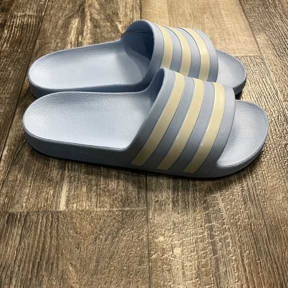 Adidas Adilette Aqua Blue and White Slides Size 8 - Picture 2 of 9